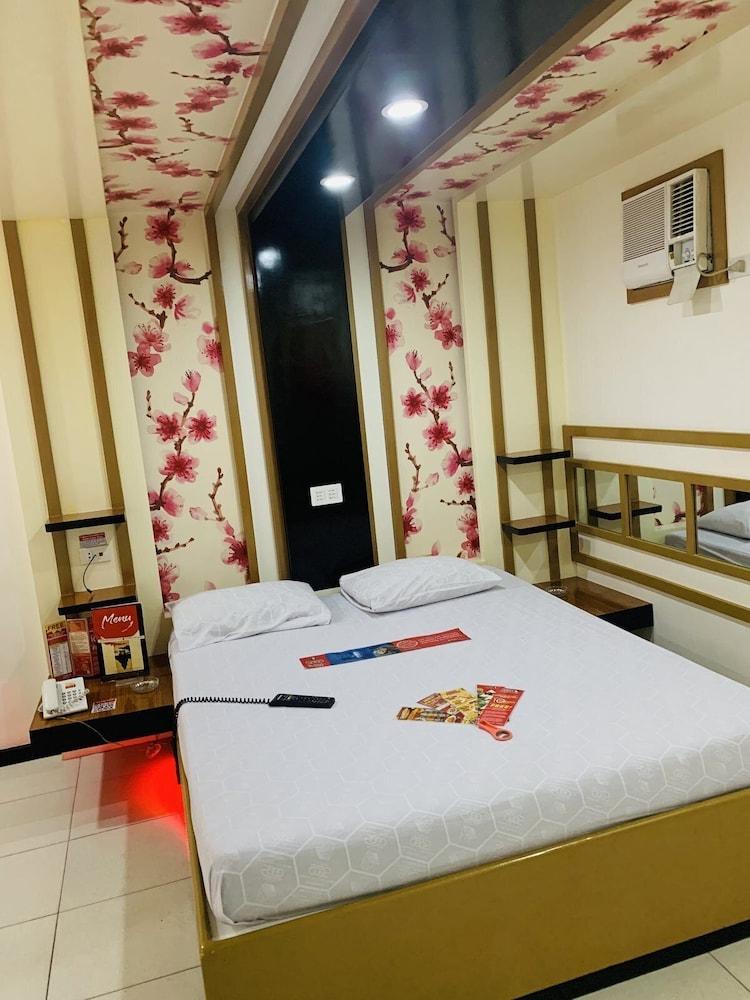 Hotel Sogo Tarlac Esterno foto