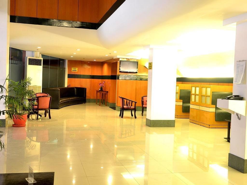 Hotel Sogo Tarlac Esterno foto