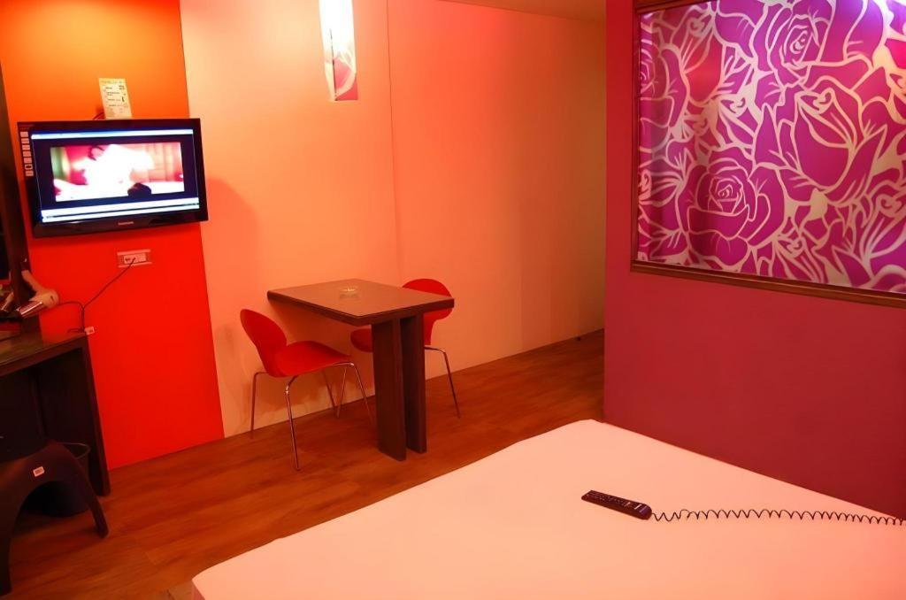 Hotel Sogo Tarlac Esterno foto