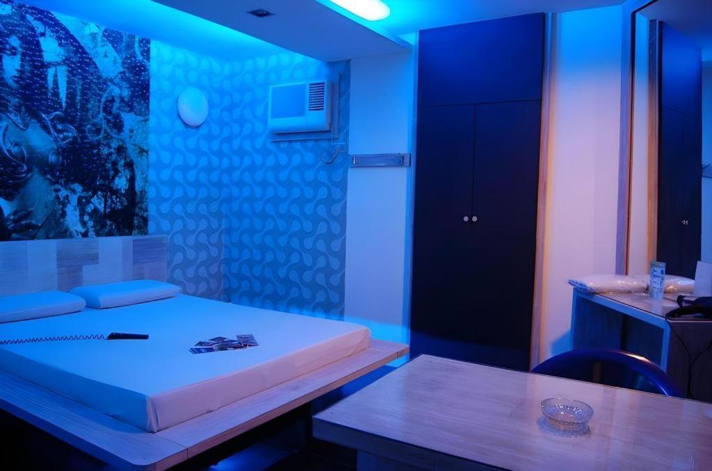 Hotel Sogo Tarlac Esterno foto