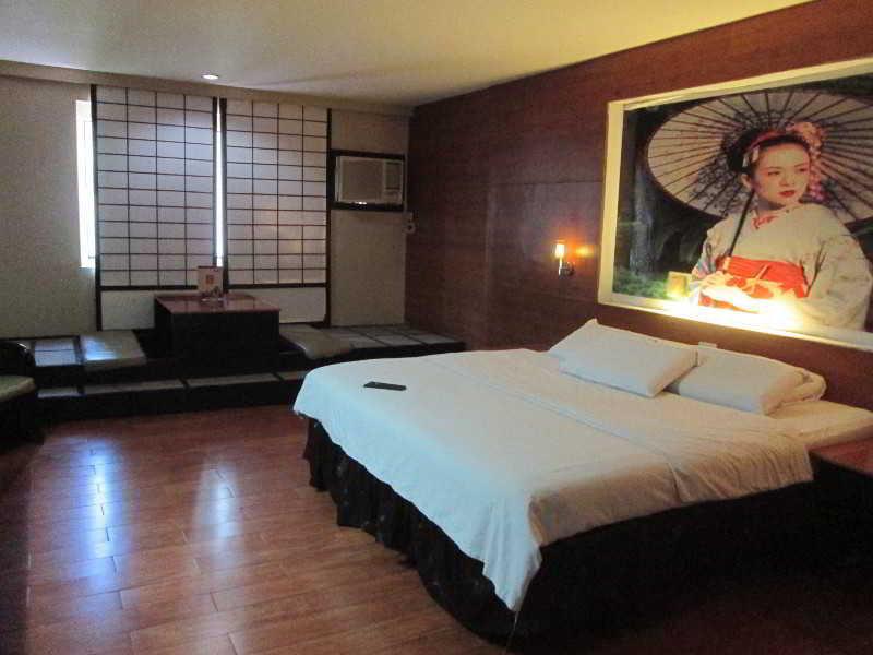 Hotel Sogo Tarlac Esterno foto