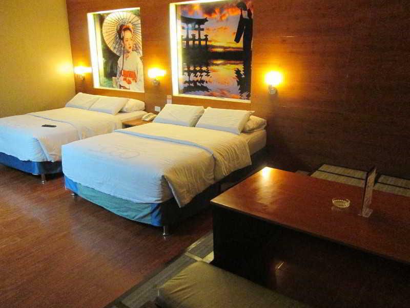 Hotel Sogo Tarlac Esterno foto