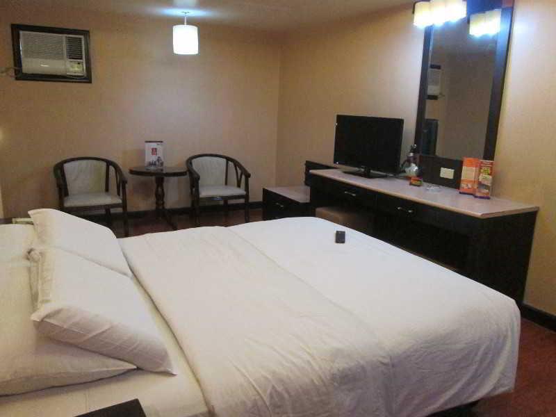 Hotel Sogo Tarlac Esterno foto