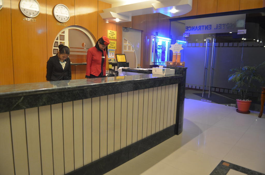 Hotel Sogo Tarlac Esterno foto