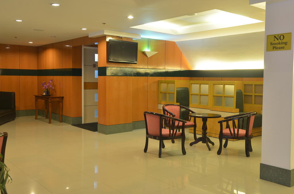 Hotel Sogo Tarlac Esterno foto