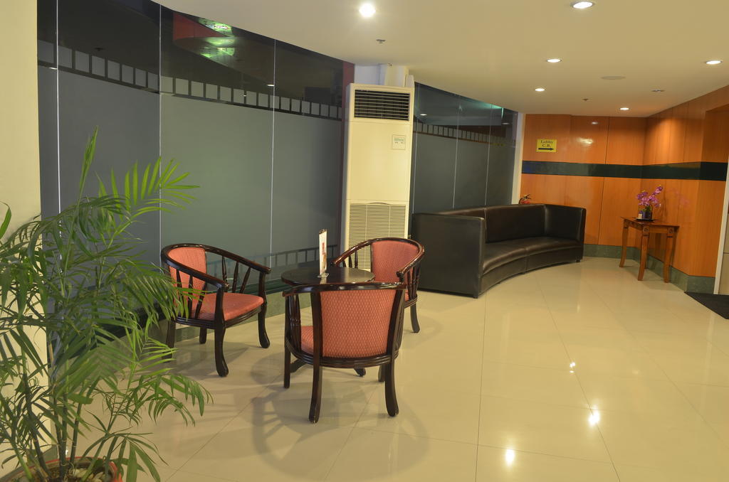 Hotel Sogo Tarlac Esterno foto