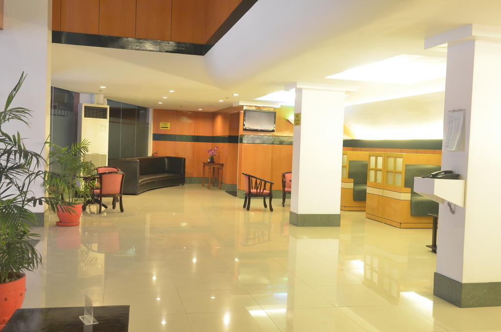 Hotel Sogo Tarlac Esterno foto