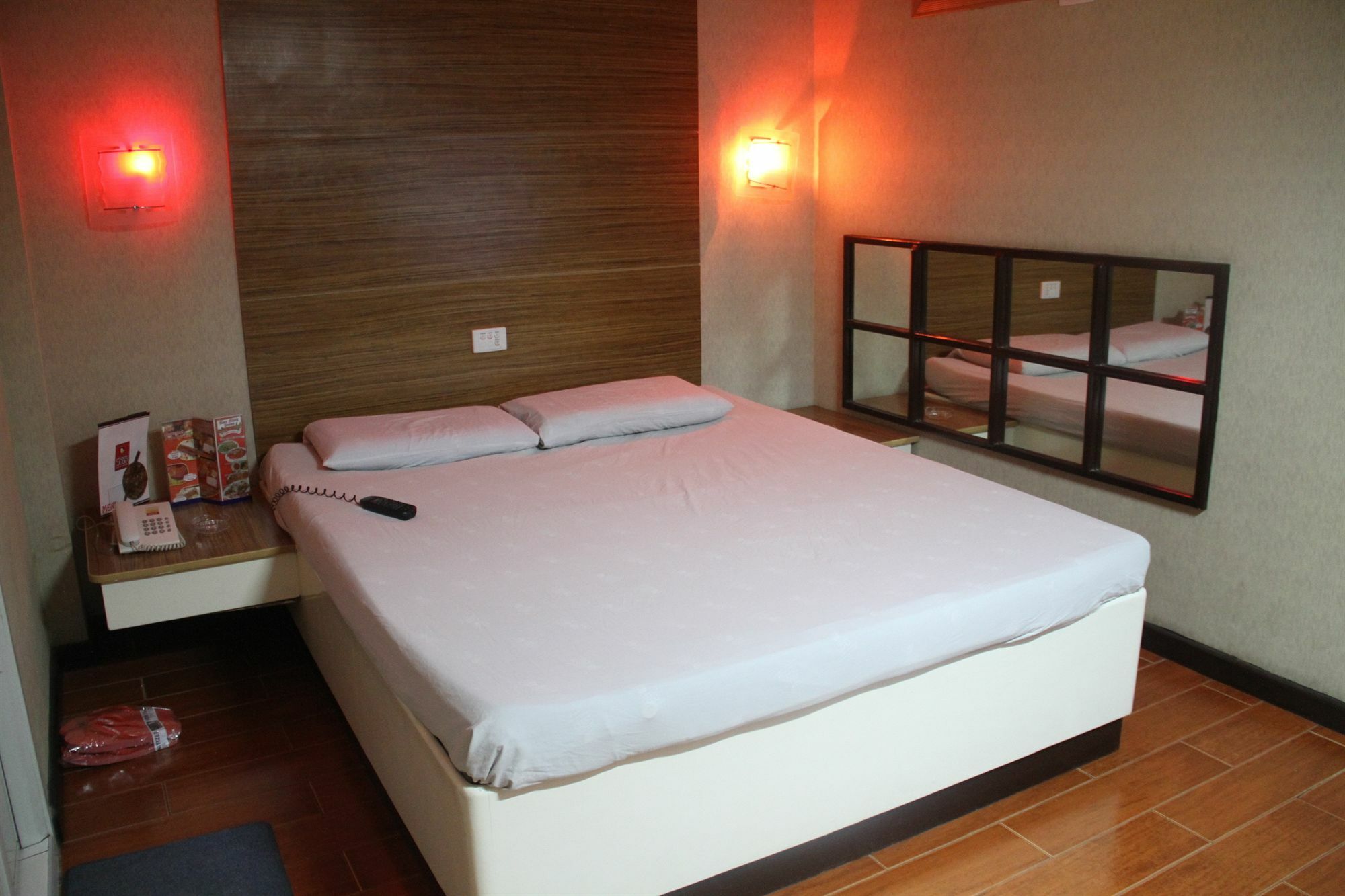 Hotel Sogo Tarlac Esterno foto